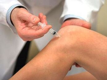 Injektion in das Kniegelenk mit Arthrose